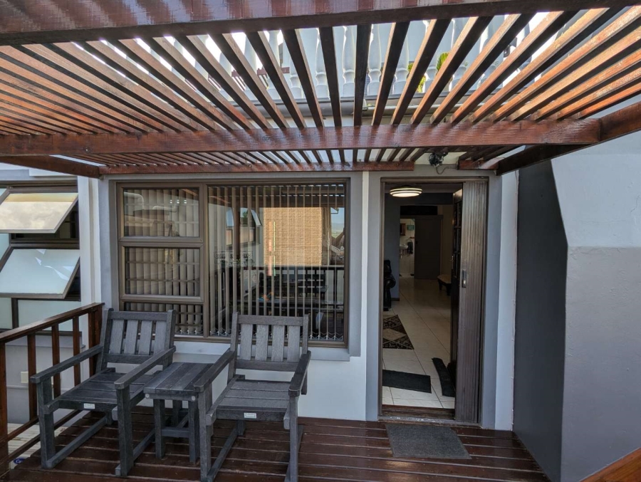 5 Bedroom Property for Sale in Fraaiuitsig Western Cape
